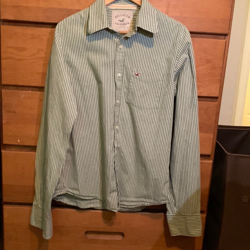 Hollister Men’s button down shirt with light green and white stripes and pocket